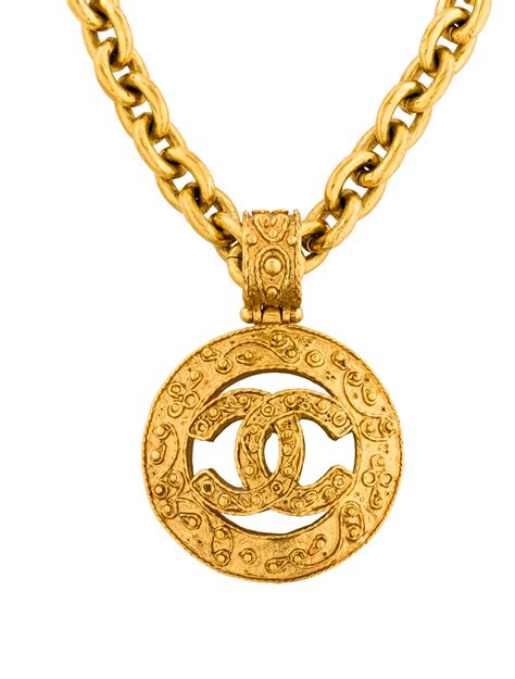 chanel pendant necklace.